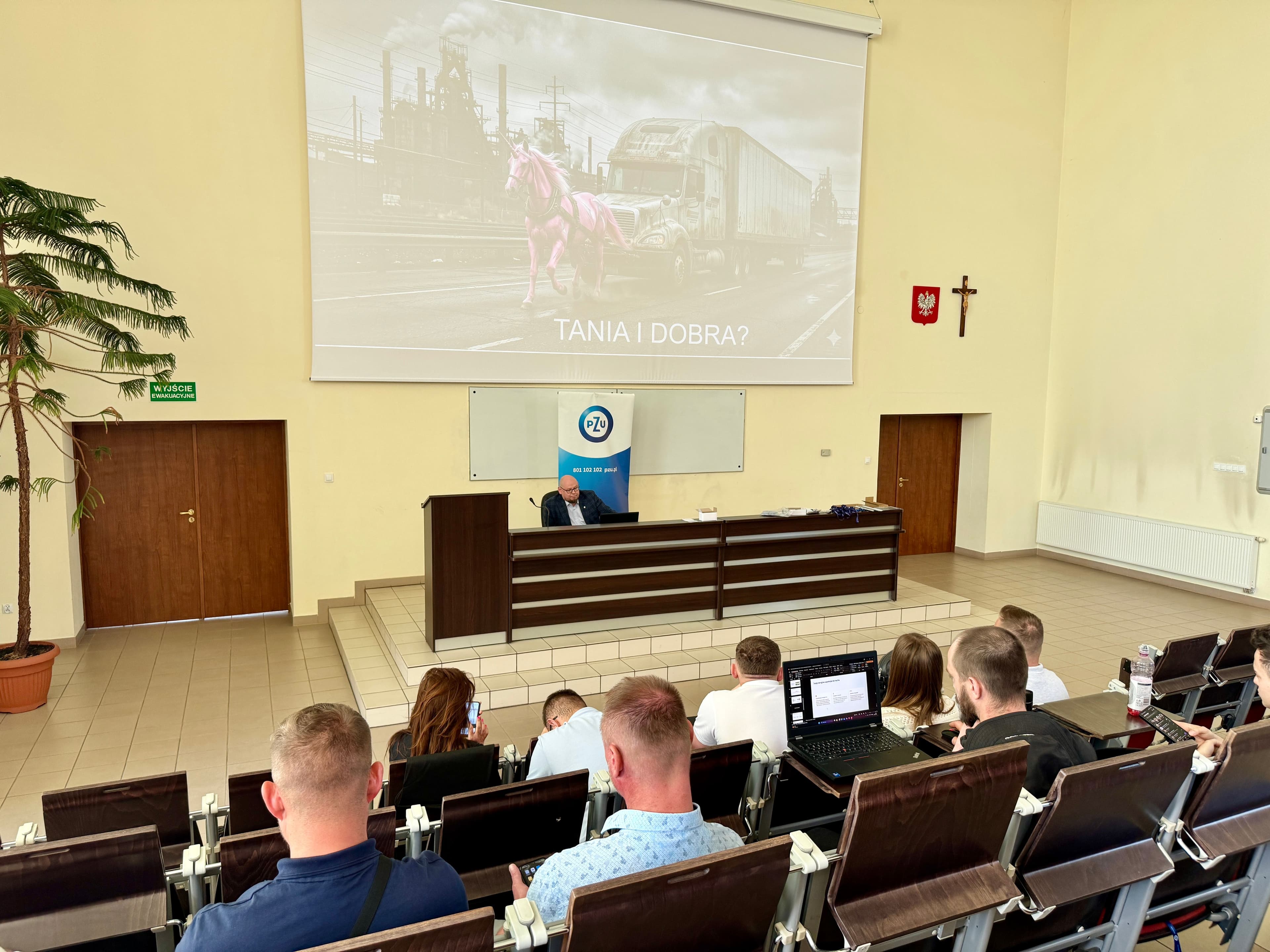 Zdjęcie galerii do artykułu Spotkanie studentów PSW w Jaśle z przedstawicielem PZU