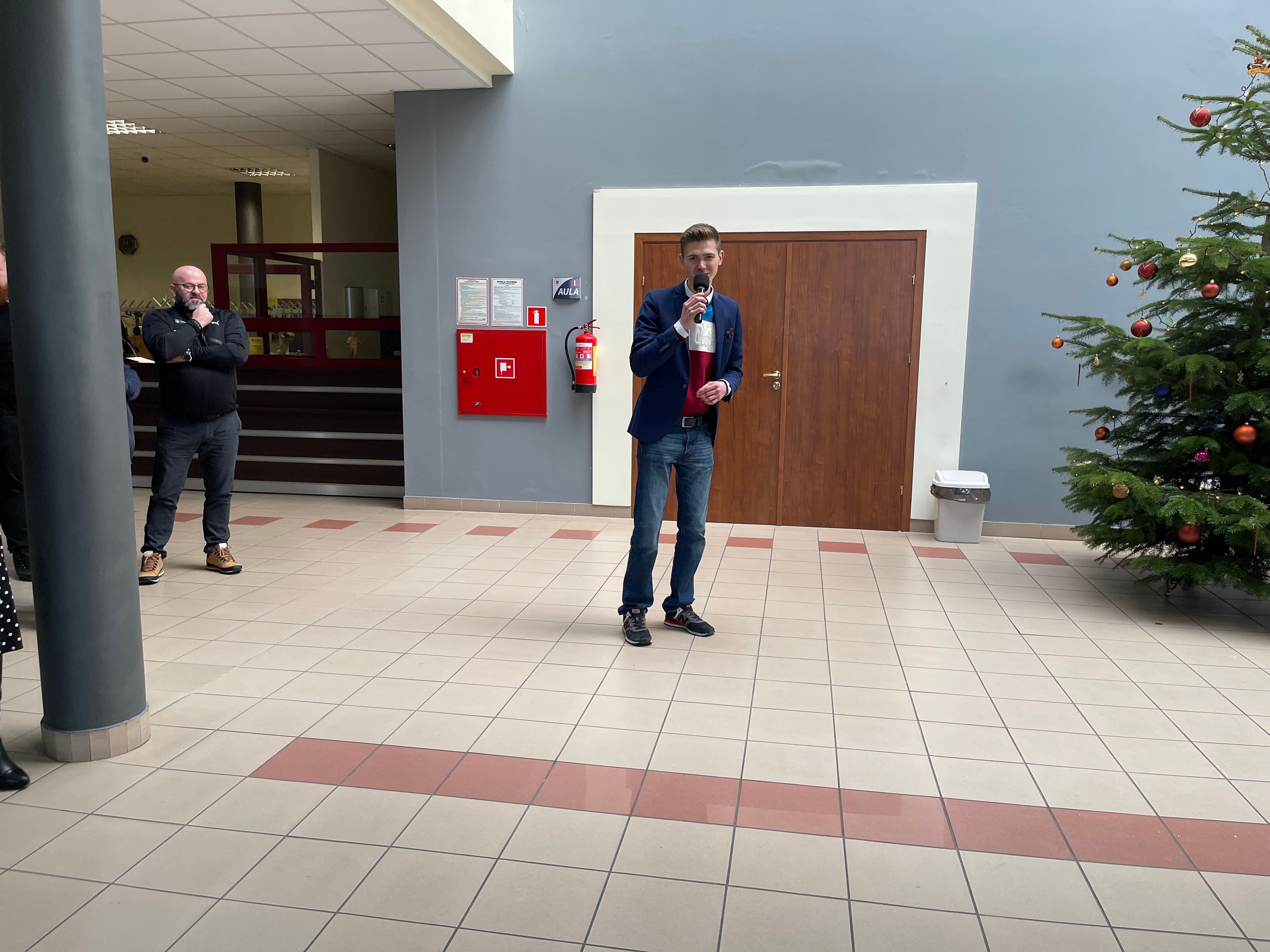 Zdjęcie galerii do artykułu Podsumowanie akcji „Wspólnego ubierania choinki – PSW Jasło”