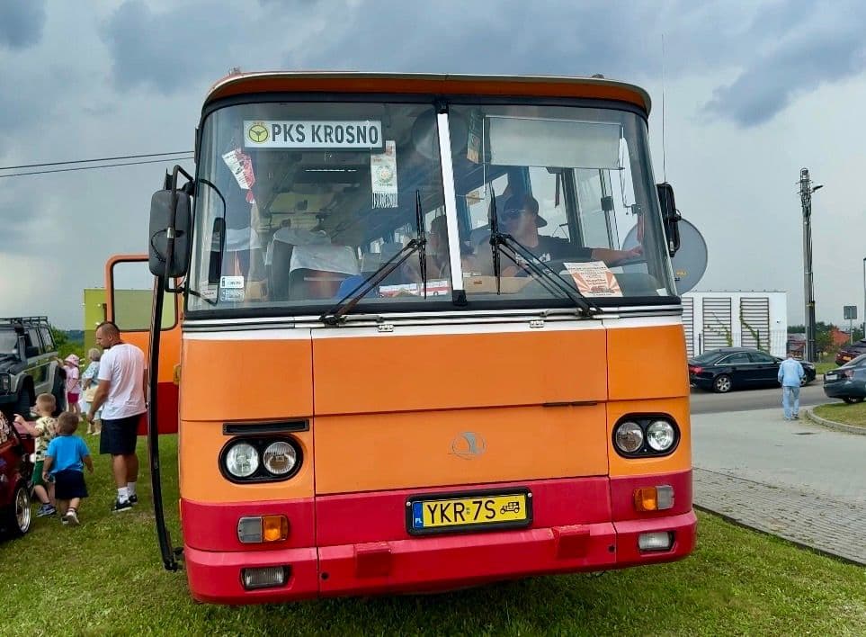 Zdjęcie galerii do artykułu II Akademicki Zlot Pojazdów Zabytkowych i Nietypowych „Vintage Vibes na Kampusie” za nami. Rekordowa frekwencja na kampusie PSW.