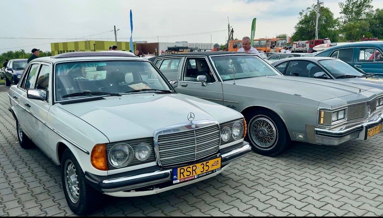 Zdjęcie galerii do artykułu II Akademicki Zlot Pojazdów Zabytkowych i Nietypowych „Vintage Vibes na Kampusie” za nami. Rekordowa frekwencja na kampusie PSW.