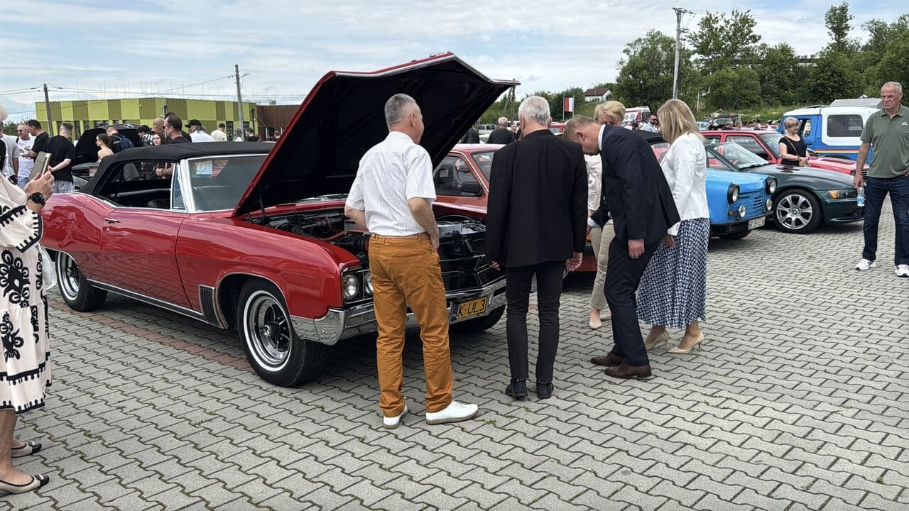 Zdjęcie galerii do artykułu Akademicki Zlot Pojazdów Zabytkowych i Nietypowych „Vintage Vibes” – dzień pełen pasji, stylu i edukacji
