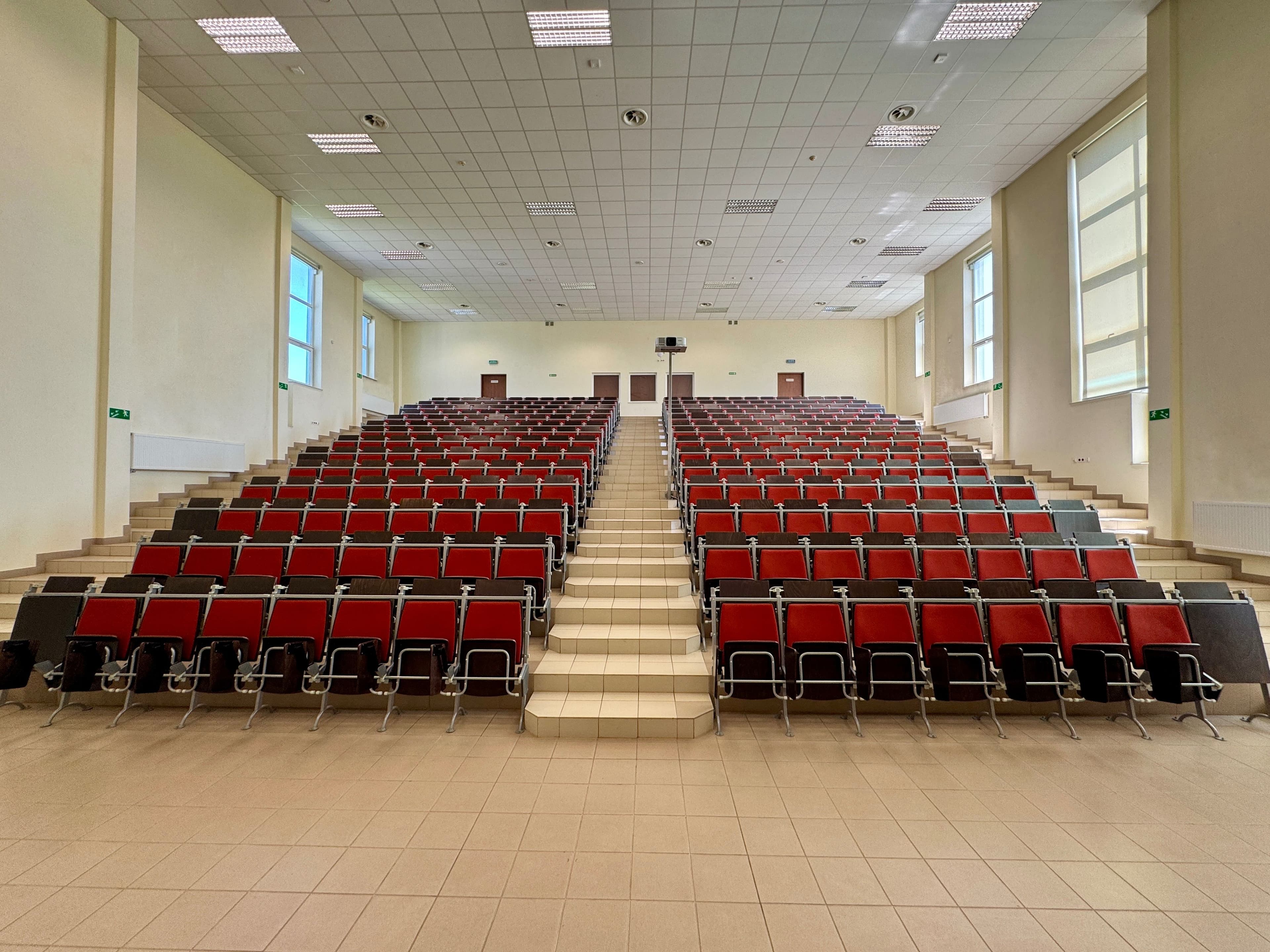 Zdjęcie galerii do artykułu Aula wykładowa 1