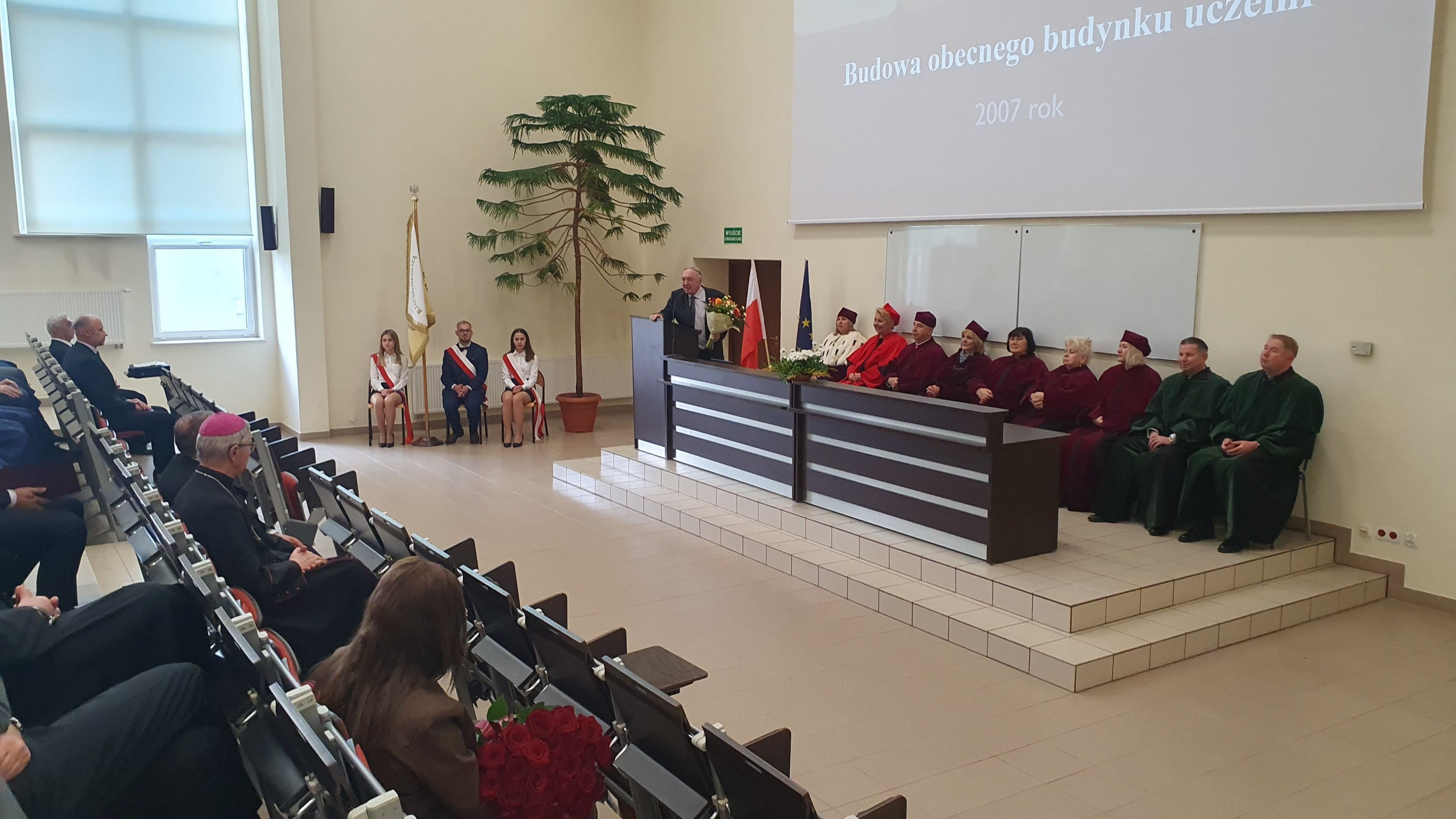 Zdjęcie galerii do artykułu Ćwierć wieku tradycji i rozwoju – 25. Jubileuszowa Inauguracja Roku Akademickiego w Podkarpackiej Szkole Wyższej w Jaśle