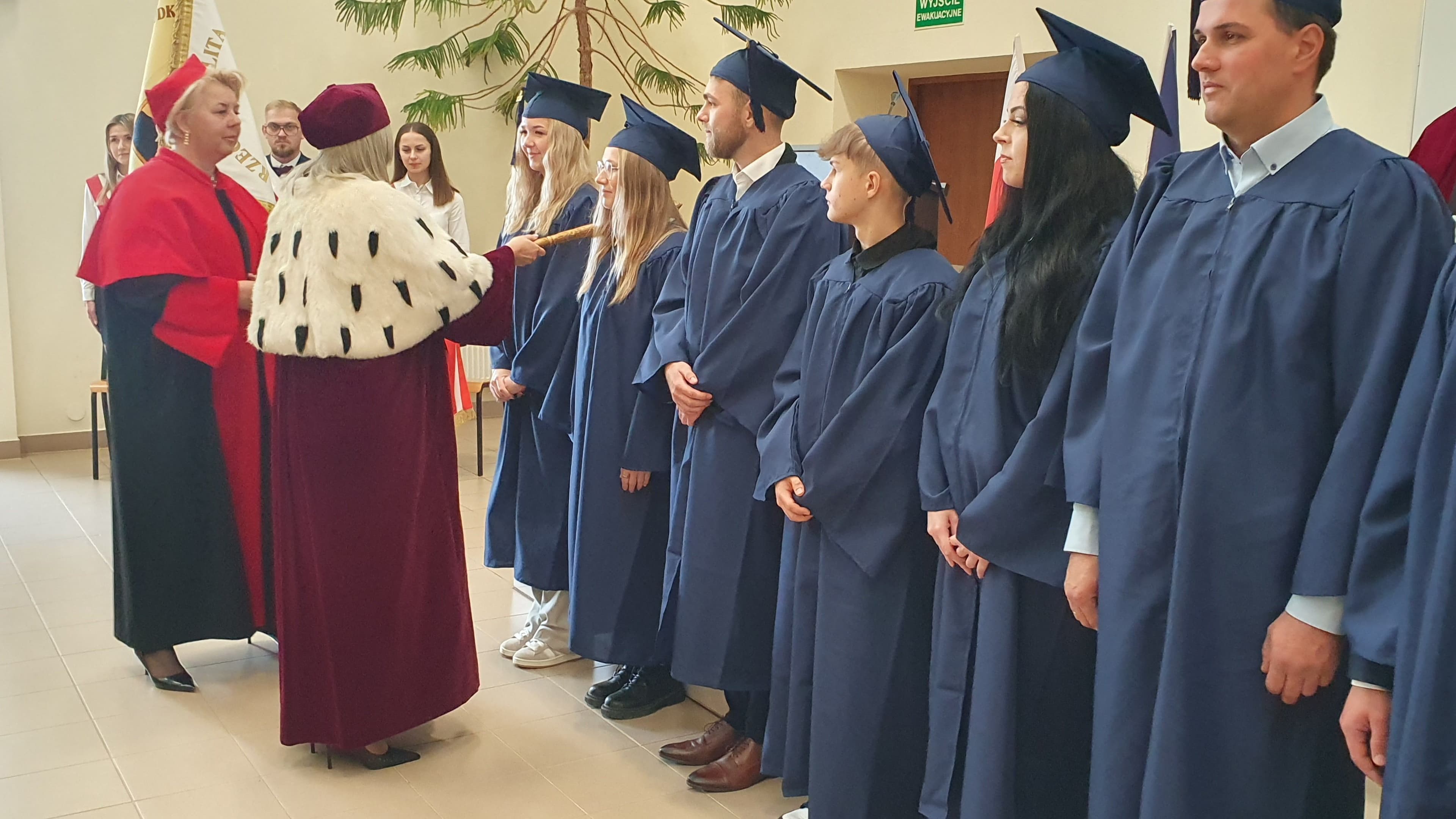 Zdjęcie galerii do artykułu Ćwierć wieku tradycji i rozwoju – 25. Jubileuszowa Inauguracja Roku Akademickiego w Podkarpackiej Szkole Wyższej w Jaśle