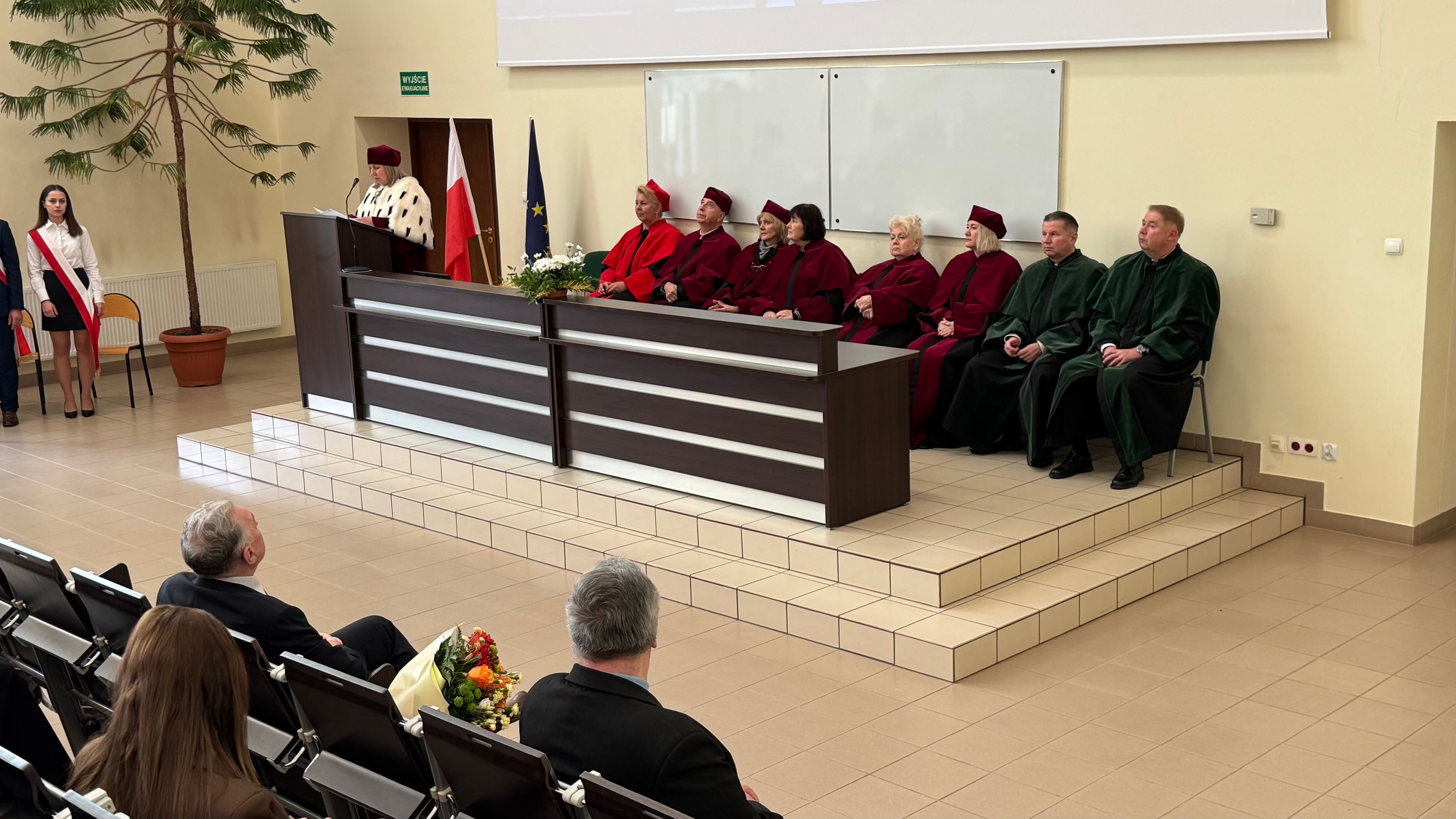 Zdjęcie galerii do artykułu Ćwierć wieku tradycji i rozwoju – 25. Jubileuszowa Inauguracja Roku Akademickiego w Podkarpackiej Szkole Wyższej w Jaśle