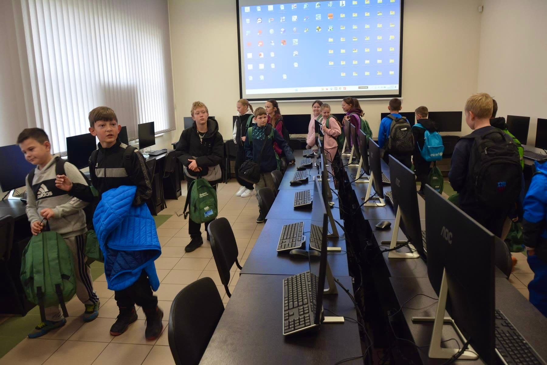 Zdjęcie galerii do artykułu Młodzi studenci w murach PSW – inauguracja 2026/2027 „Akademii Małych Odkrywców”