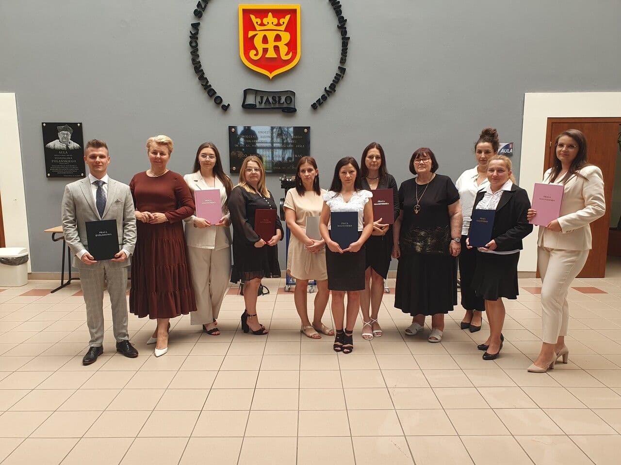 Zdjęcie galerii do artykułu Obrony prac dyplomowych na kierunkach Ekonomia, Finanse i Rachunkowość oraz Transport 2024