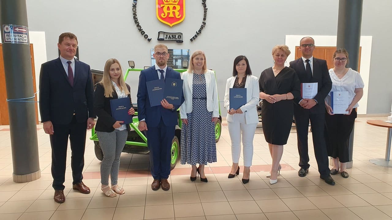 Zdjęcie galerii do artykułu Obrony dyplomowe na kierunkach Finanse i Rachunkowość oraz Ekonomia 2025