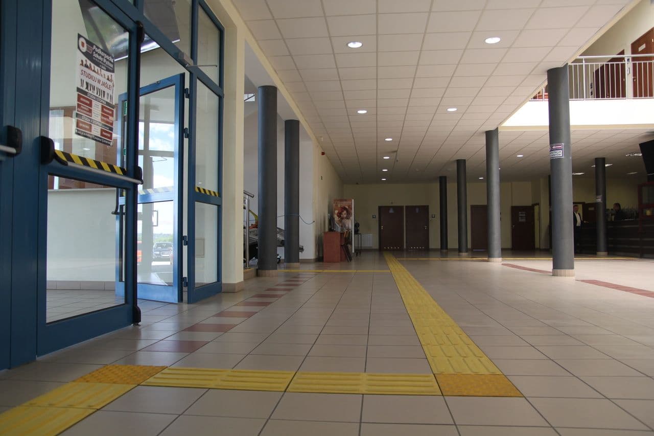 Zdjęcie galerii do artykułu Podkarpacka Szkoła Wyższa uczelnią dostępną dla osób z niepełnosprawnościami