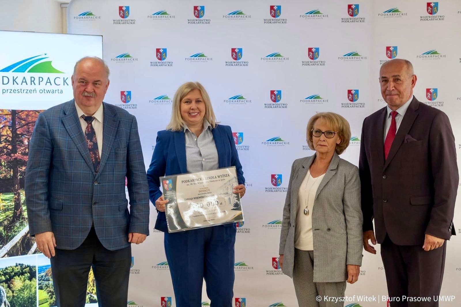 Zdjęcie galerii do artykułu Inwestycja w nowoczesne kształcenie. Podkarpacka Szkoła Wyższa w Jaśle z dotacją Województwa Podkarpackiego na utworzenie pracowni 3D