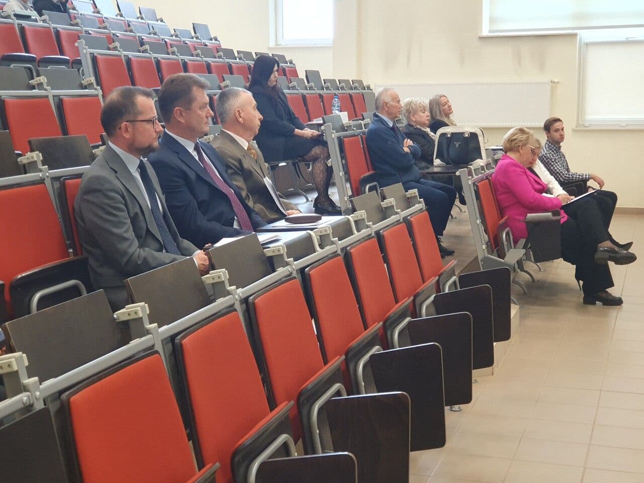 Zdjęcie galerii do artykułu Podsumowanie Międzynarodowej Konferencji Naukowej „Wyzwania społeczno-gospodarcze dla Polski w XXI wieku”