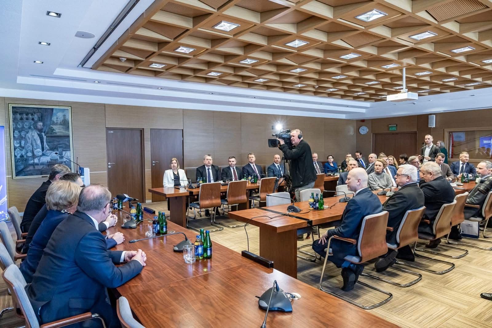 Zdjęcie galerii do artykułu Spotkanie Ministra Nauki i Szkolnictwa Wyższego z władzami regionu i rektorami uczelni