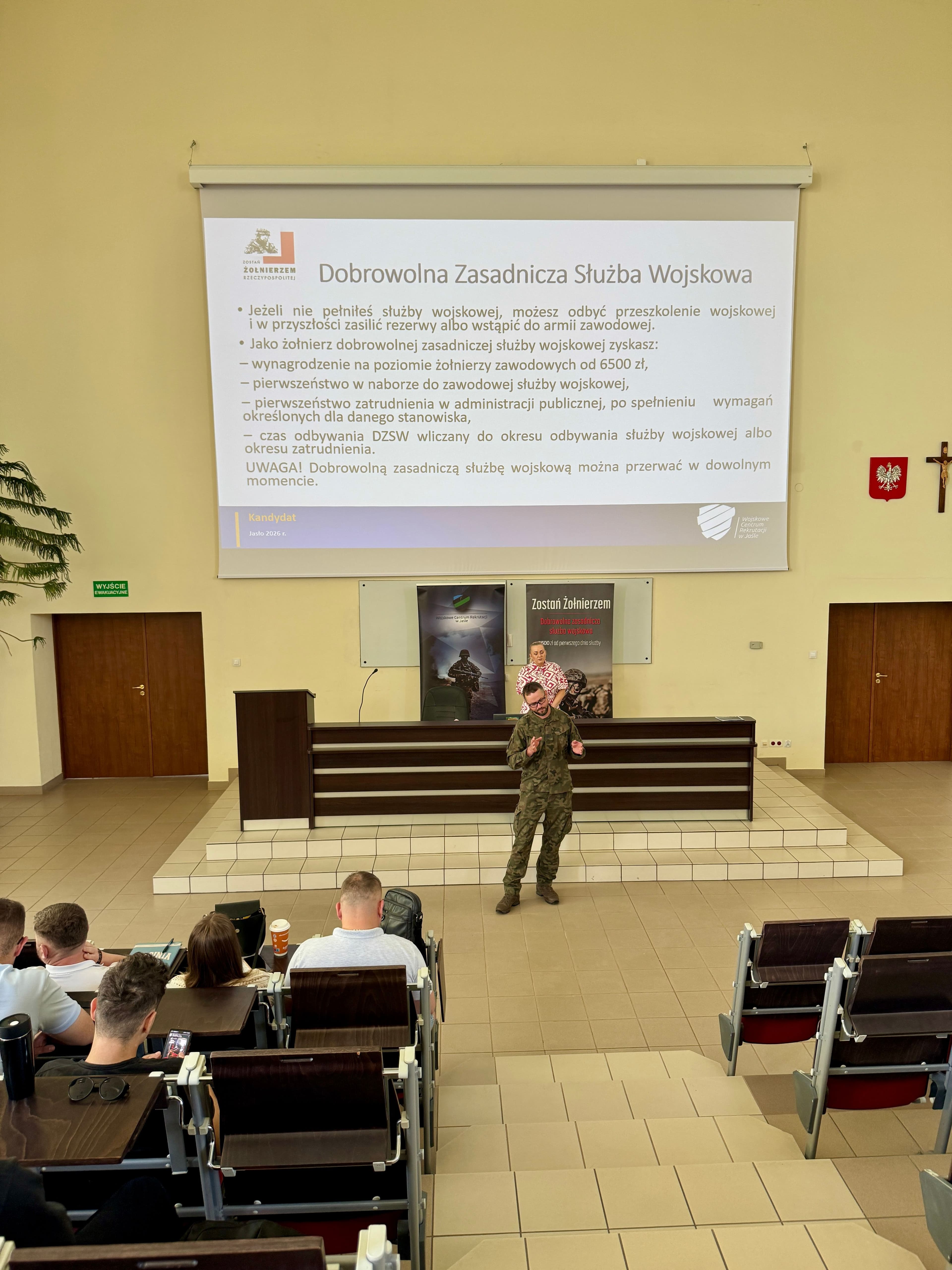 Zdjęcie galerii do artykułu Spotkanie studentów PSW w Jaśle z przedstawicielem Wojskowego Centrum Rekrutacji