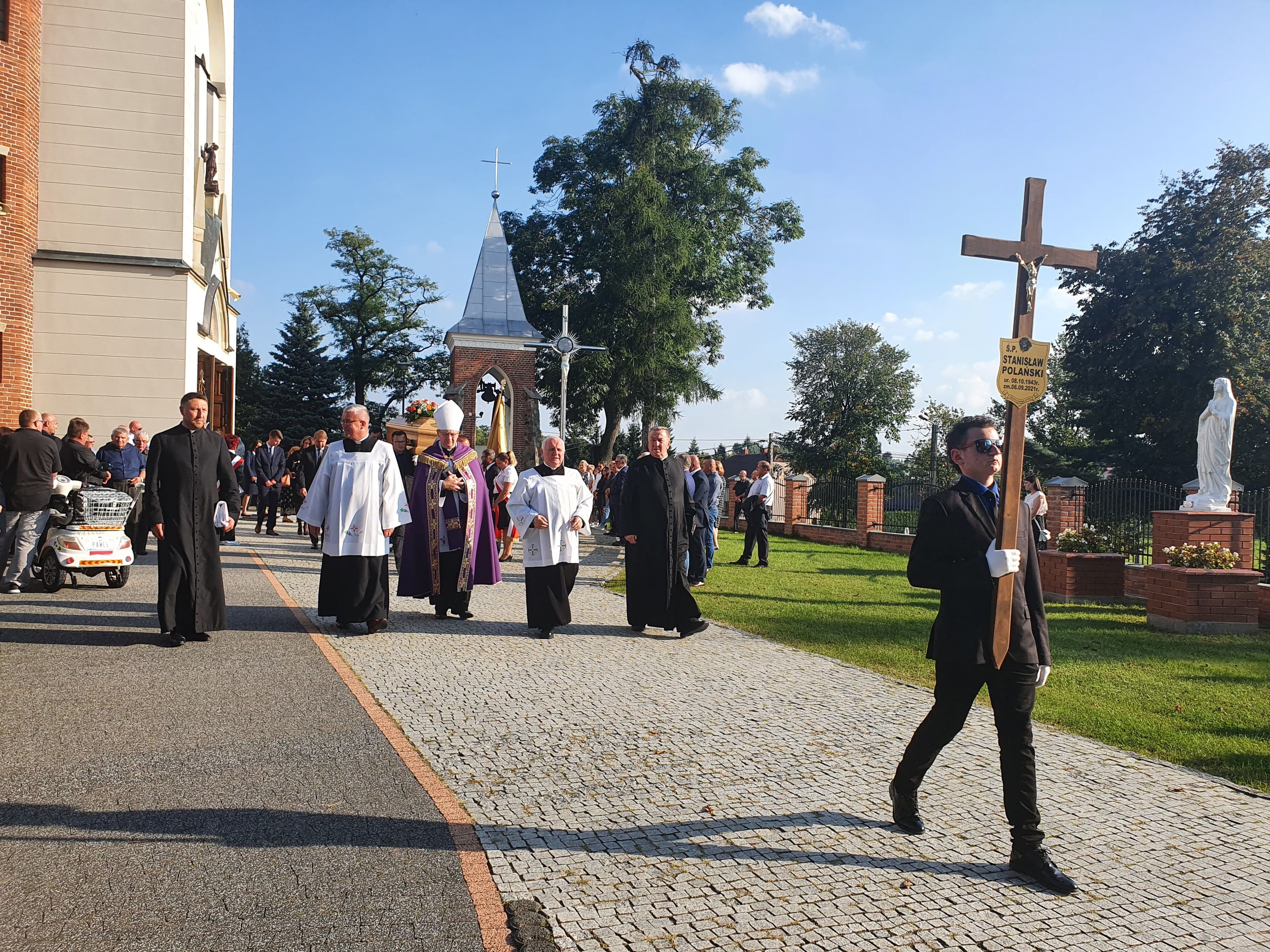 Zdjęcie galerii do artykułu Uroczystość pogrzebowa prof. nadzw. dr. inż. Stanisława Polańskiego, Rektora Podkarpackiej Szkoły Wyższej im. bł. ks. Władysława Findysza w Jaśle