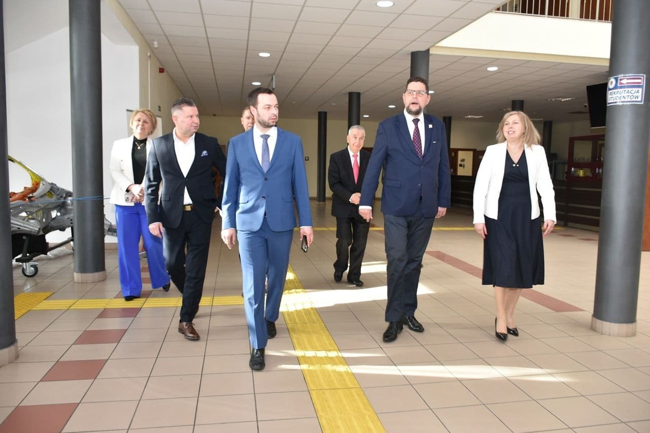 Zdjęcie galerii do artykułu Wizyta Ministra Nauki i Szkolnictwa Wyższego prof. dr hab. Andrzeja Szeptyckiego w Podkarpackiej Szkole Wyższej w Jaśle