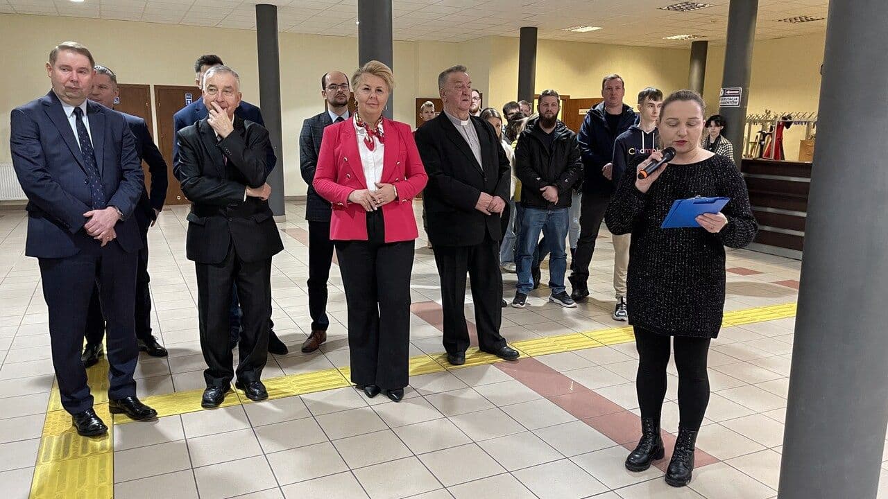 Zdjęcie galerii do artykułu Wspólne ubieranie choinki 2023