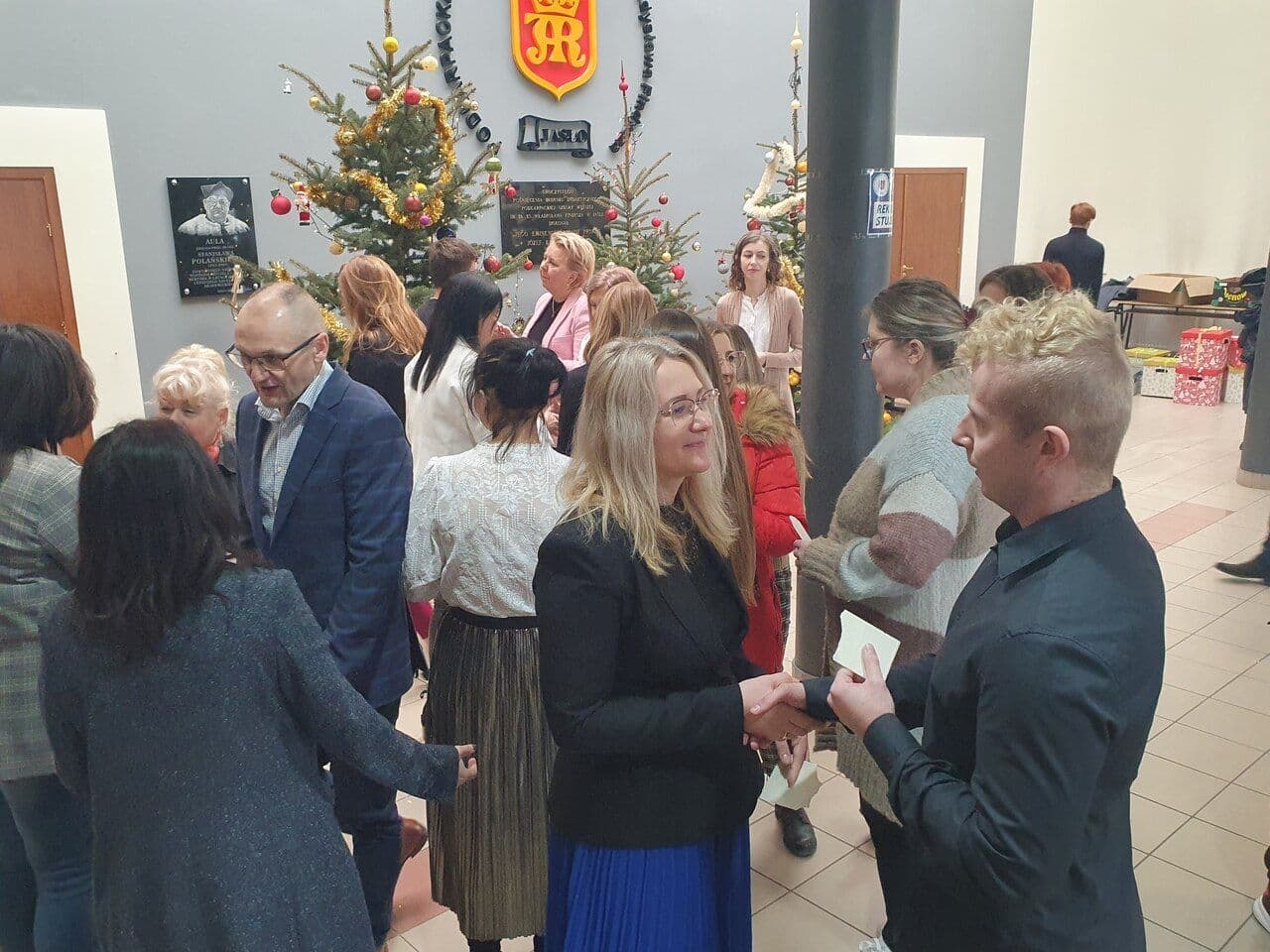 Zdjęcie galerii do artykułu Wspólne ubieranie choinki 2024