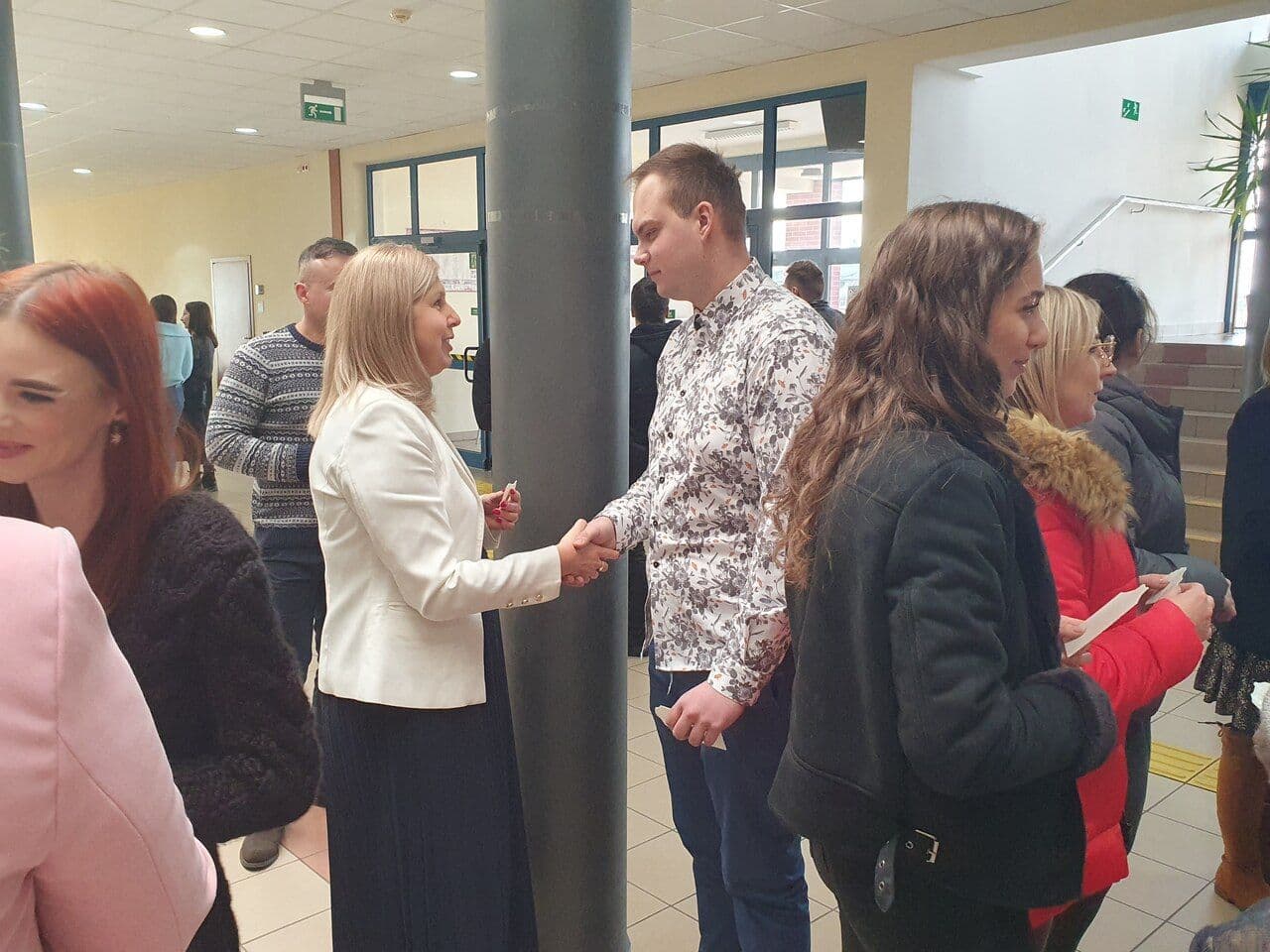 Zdjęcie galerii do artykułu Wspólne ubieranie choinki 2024