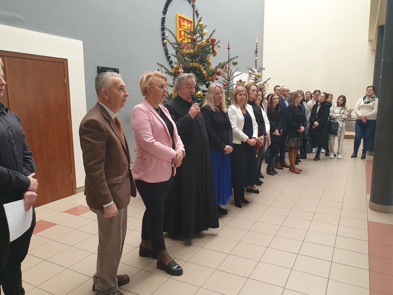 Zdjęcie galerii do artykułu Wspólne ubieranie choinki 2024