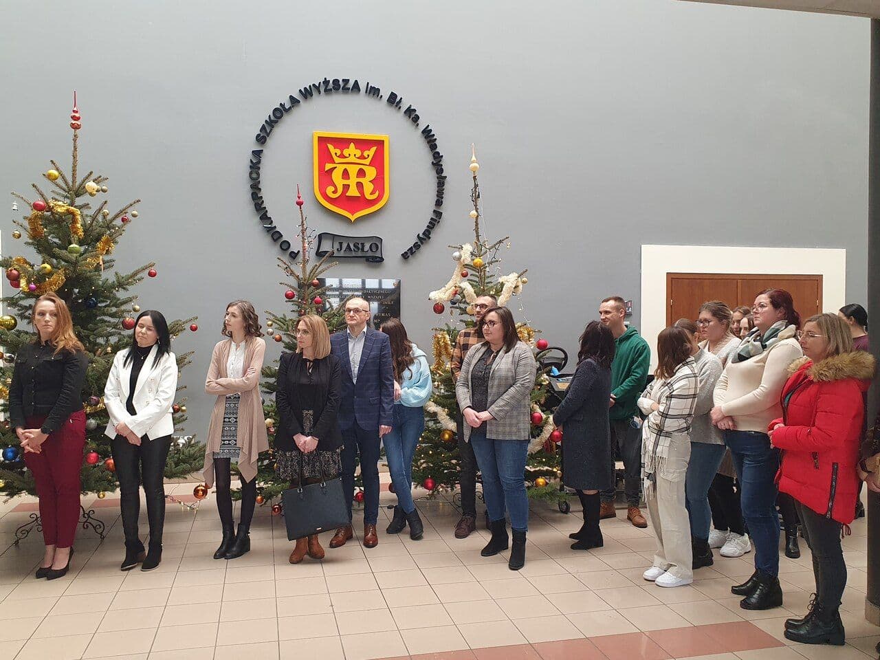 Zdjęcie galerii do artykułu Wspólne ubieranie choinki 2024